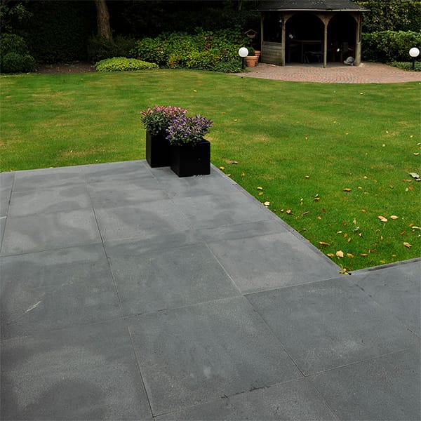Orient Black tegel gezoet + facet 50x50x3 cm.