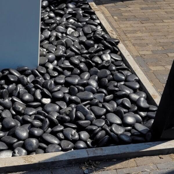 Beach Pebbles Deep Black zak 25kg